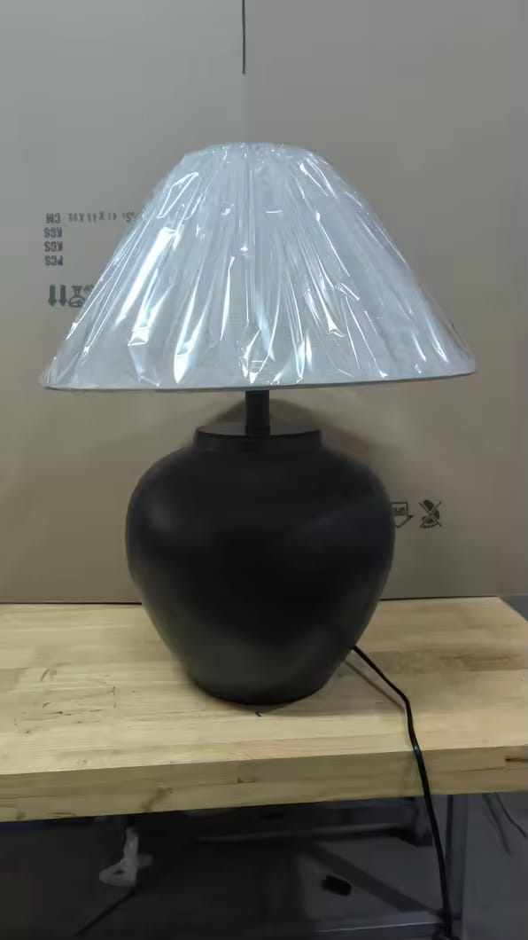 Noir Clay Table Lamp